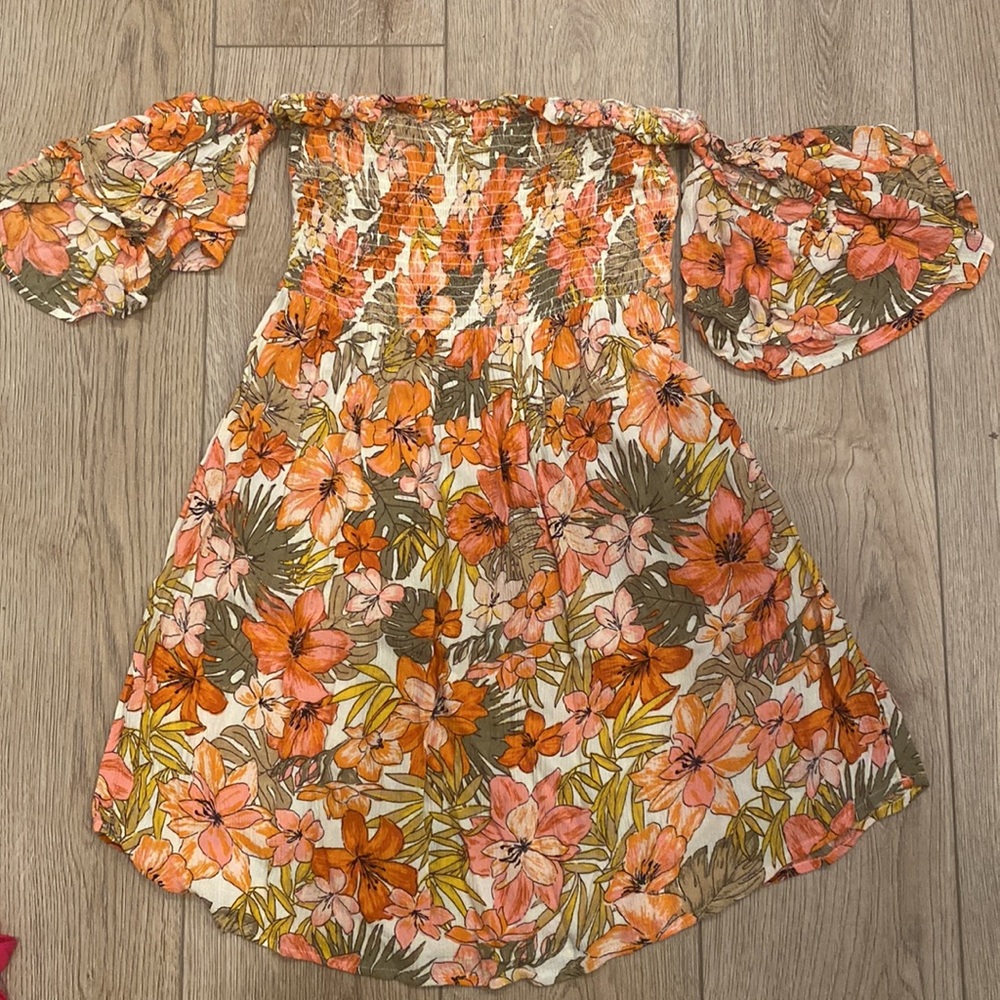Billabong mini dress M runs small fits like a small